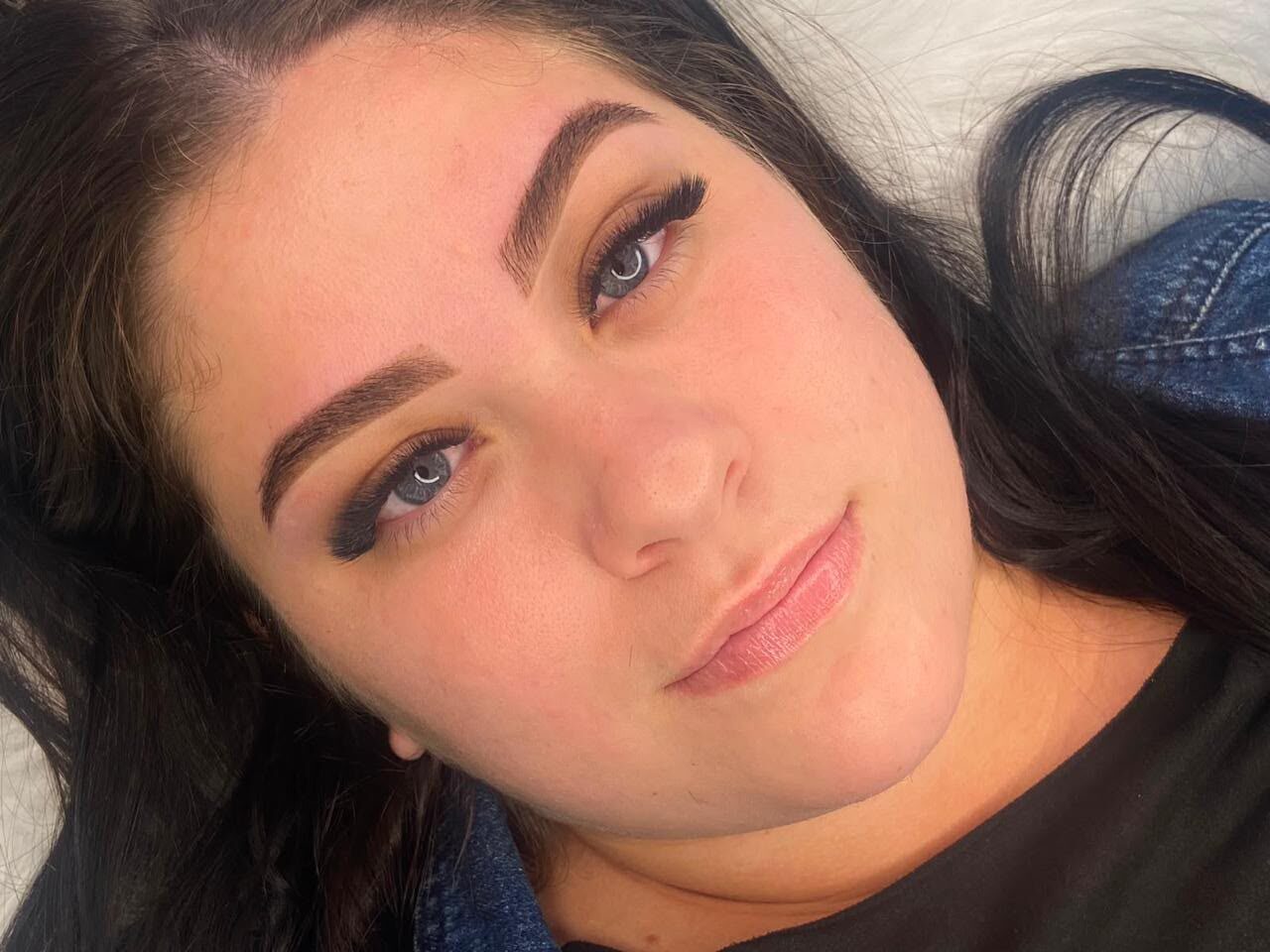Design de sobrancelhas feito na LashdasLash